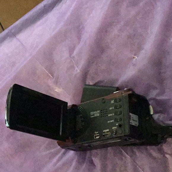 Mini camera plus cords - Picture 4 of 4